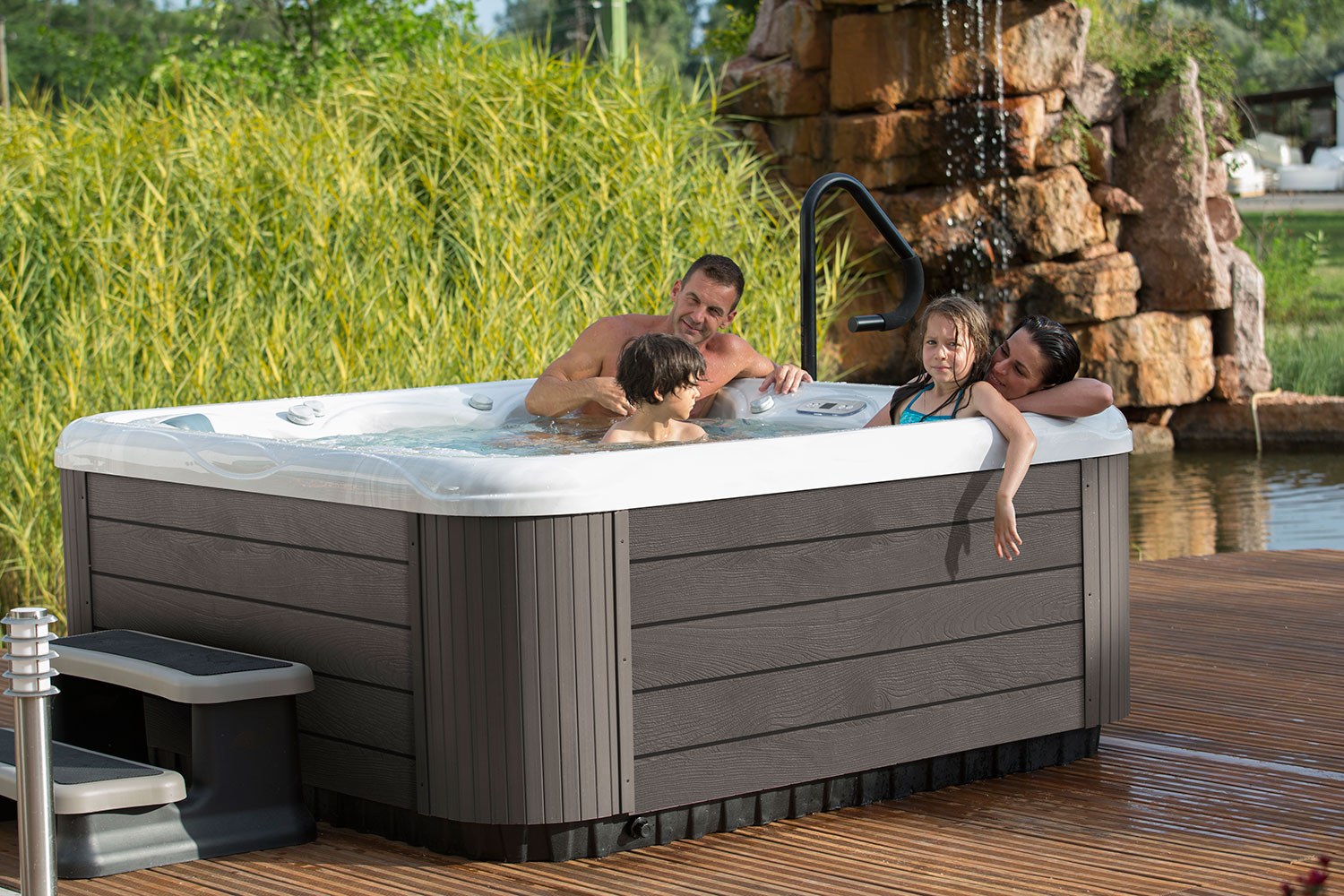 New York Hot Tub - Image 11