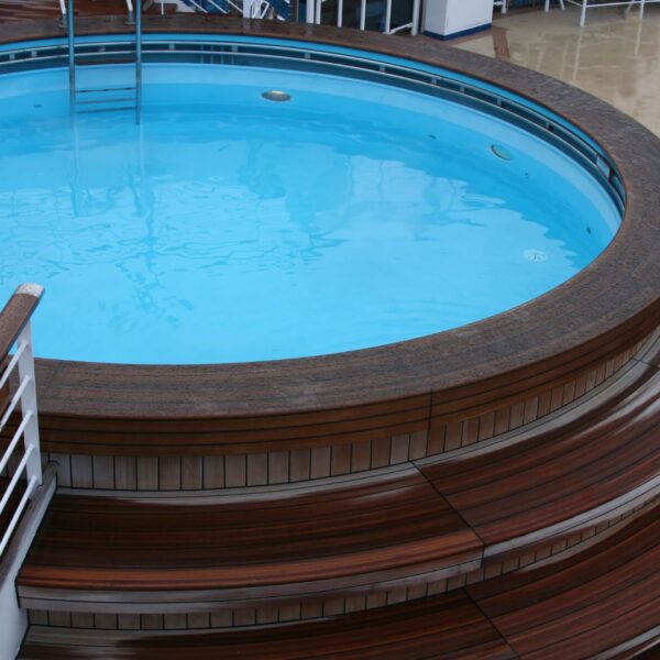 round hot tub
